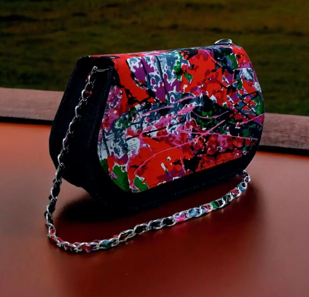 NINI BAG WITH CHAIN KÄSILAUKKU